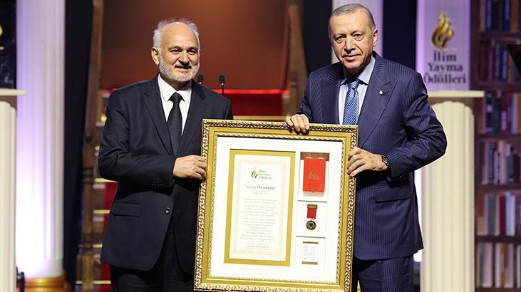 İlim Yayma Ödülleri sahiplerini buldu