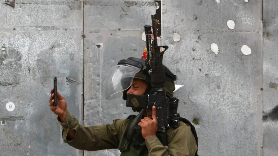 İsrail ordusu üst rütbeli subaylara iPhone zorunluluğu getirdi