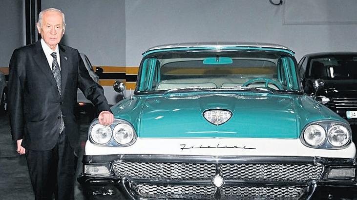 Bahçeli’den klasik otomobil hediyesi