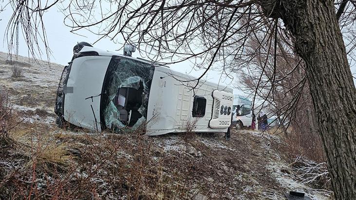 Sivas’ta öğrenci servisi devrildi! Çok sayıda yaralı var